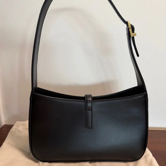 Yves Saint Laurent Le 5 à 7 bag in smooth leather - Picture 4 of 13